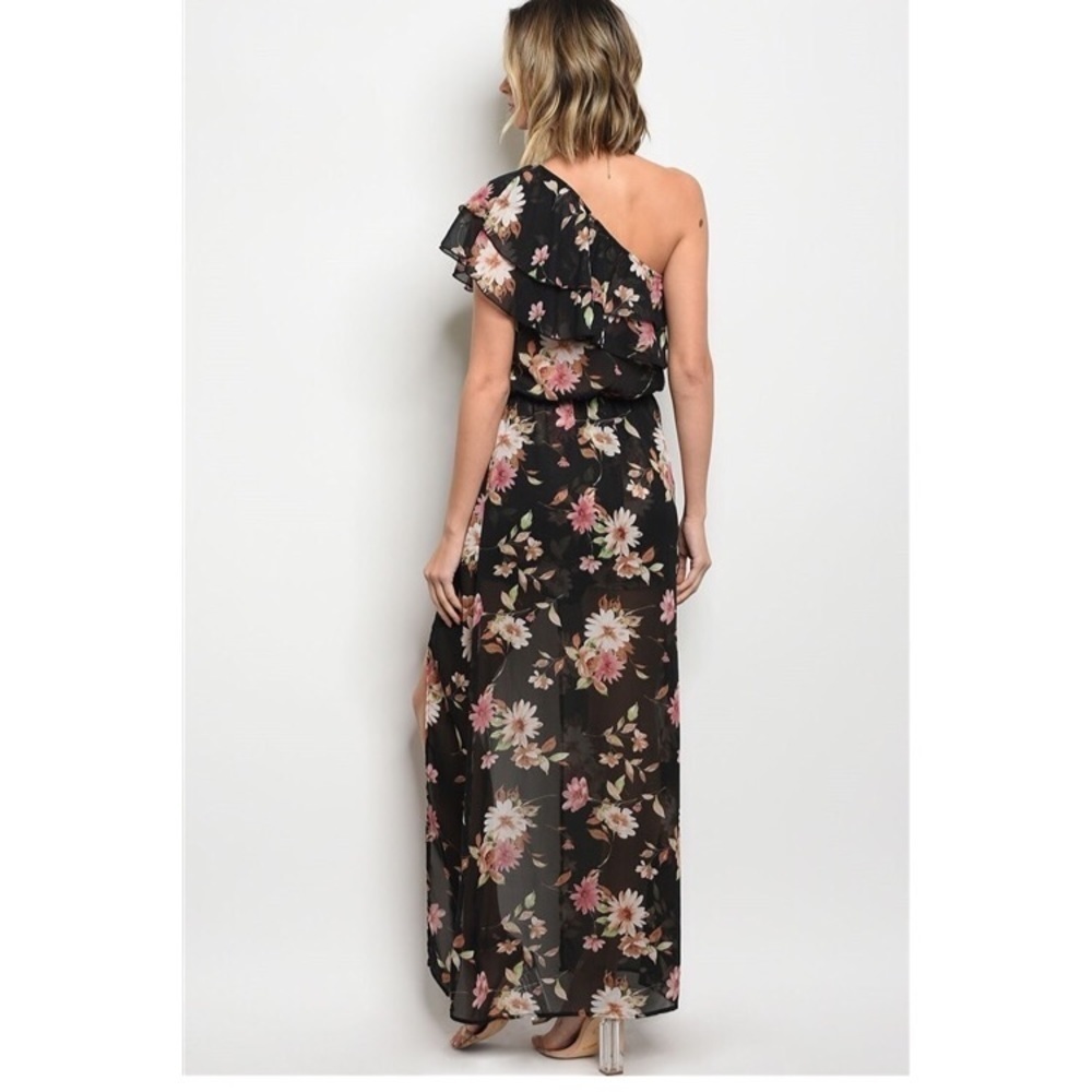 🆕Black floral romper. - Picture 3 of 4